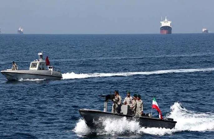 “واشنطن بوست”: اتفاق مبدئي بين طهران وواشنطن لإعادة فتح مضيق هرمز تدريجيا